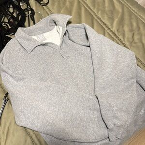 Aritzia Collar crew